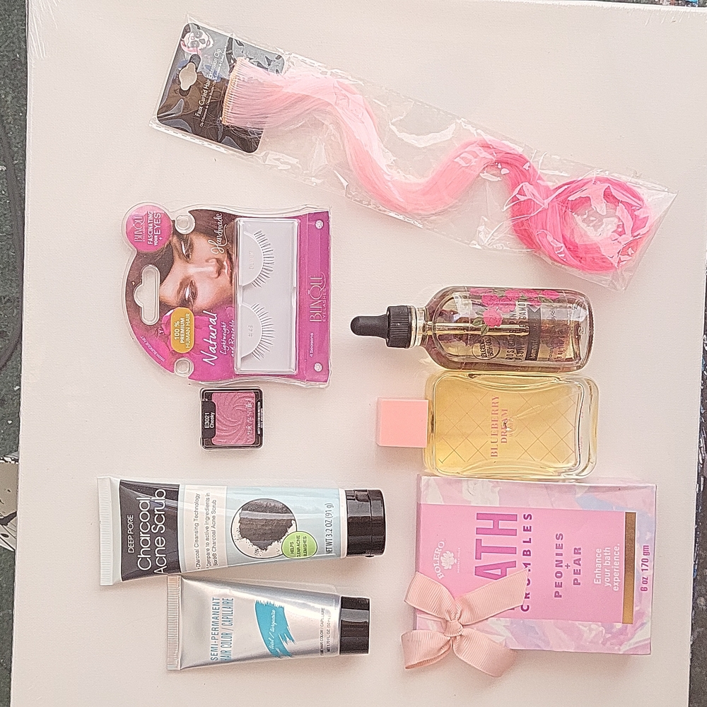 Bundle of random girl stuff. Most are new.